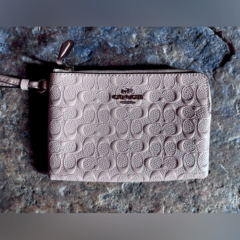 Coach Corner Zip Wristlet logo Beige/cream